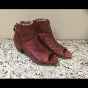 MATTISE Brown Leather Open Toe Ankle Booties